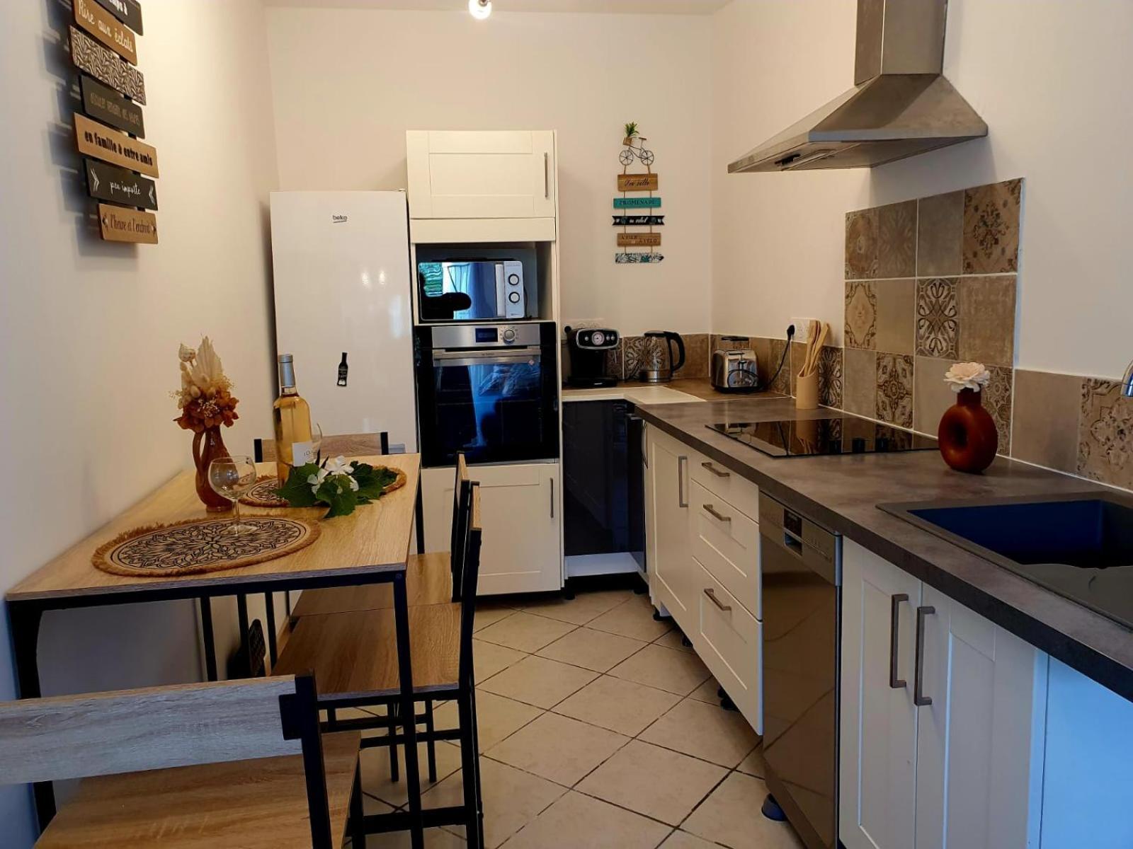 Location De Vacances T2 Non Loin D'Aix Et Marseille Pourrieres Екстериор снимка