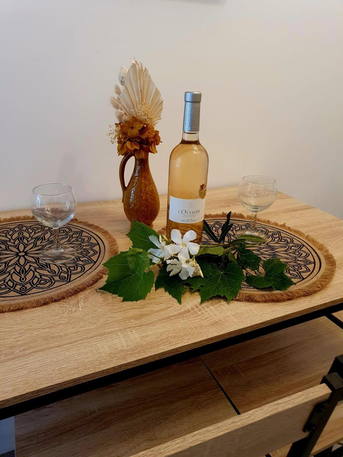Location De Vacances T2 Non Loin D'Aix Et Marseille Pourrieres Екстериор снимка